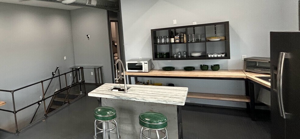 More Photos Of 65 Oak Rd, West Haven Warehouse For Sale