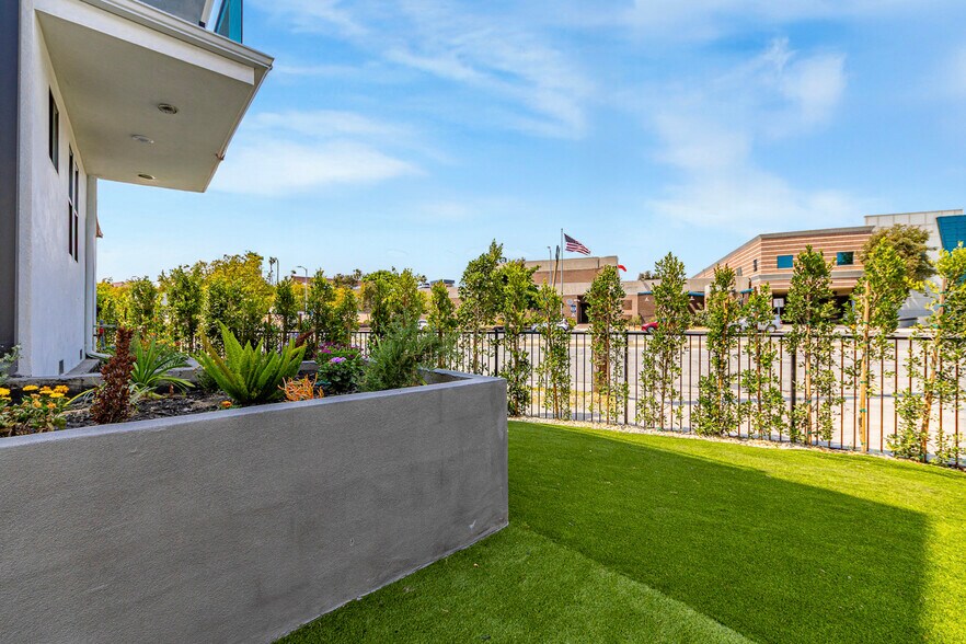 More Photos Of 1636 Longwood Ave, Los Angeles Apartments For Sale
