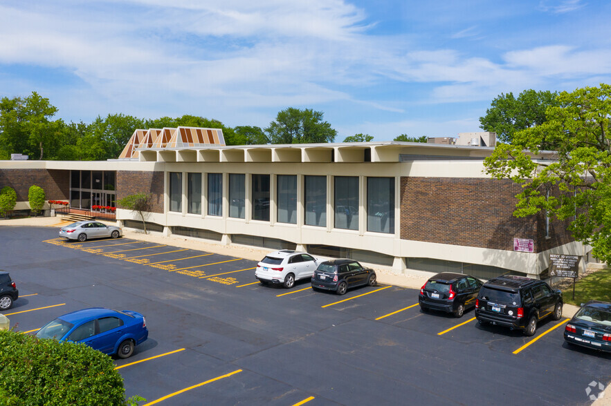 Primary Photo Of 7301-7337 N Lincoln Ave, Lincolnwood Medical For Lease