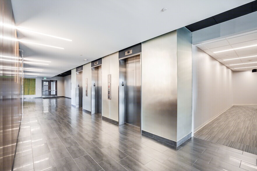 More Photos Of 10100 W Innovation Dr, Wauwatosa Office For Lease