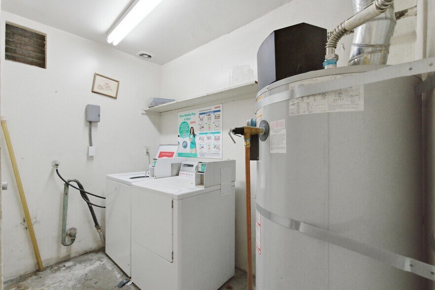 More Photos Of 18611 Clark St, Tarzana Apartments For Sale