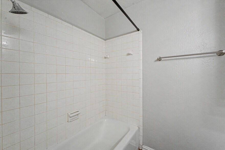 More Photos Of 6330 E 7th St, Tulsa Apartments For Sale