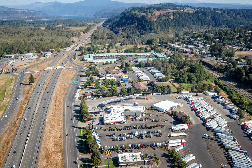 More Photos Of 557 NW Phoenix Dr, Troutdale Restaurant For Lease