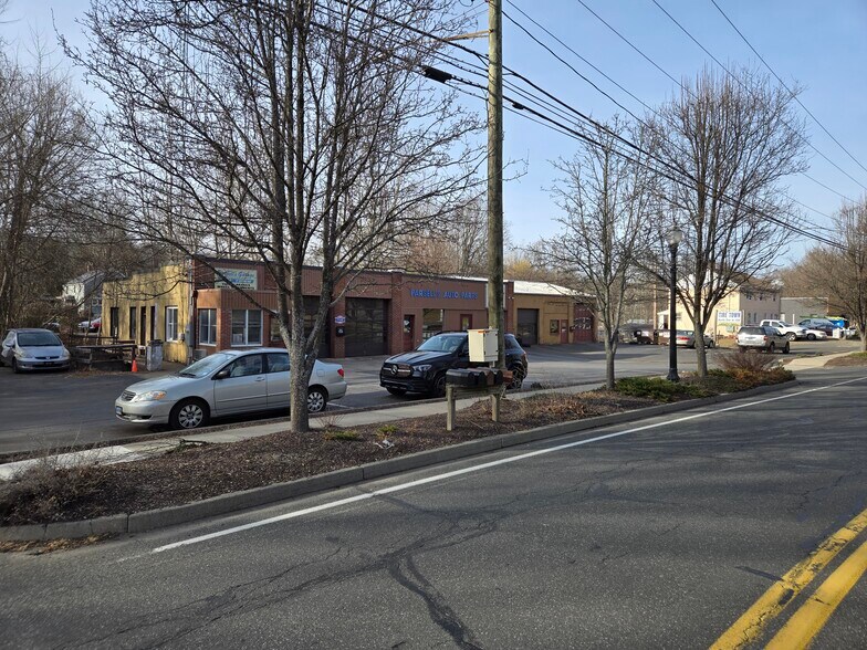 More Photos Of 616 Main St S, Southbury Auto Repair For Sale