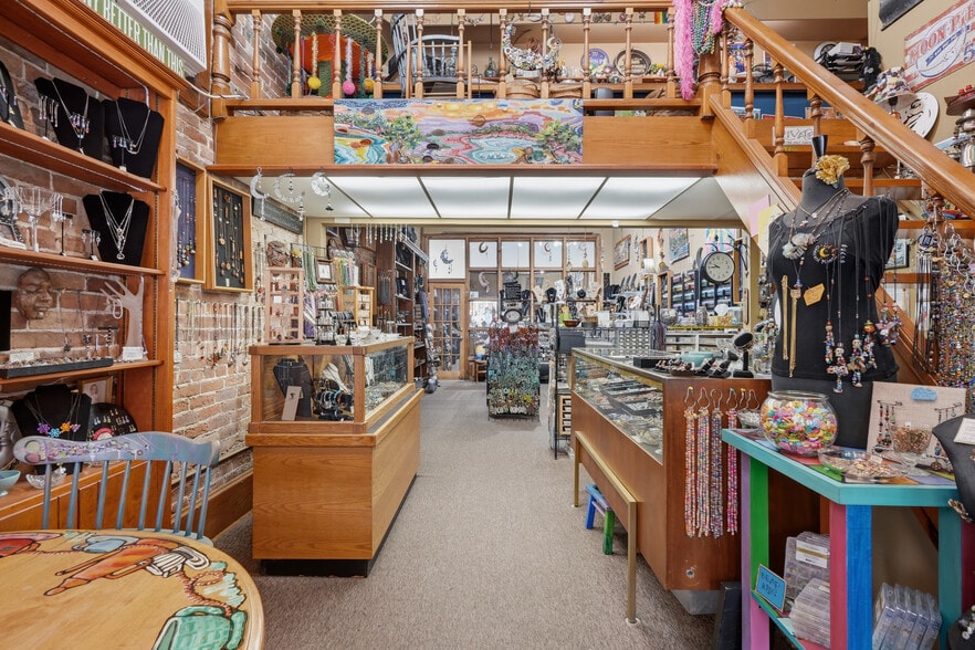 More Photos Of 65 Spring St, Eureka Springs General Retail For Sale