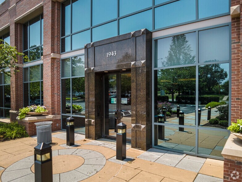 More Photos Of 1943 Isaac Newton Sq, Reston Office For Lease