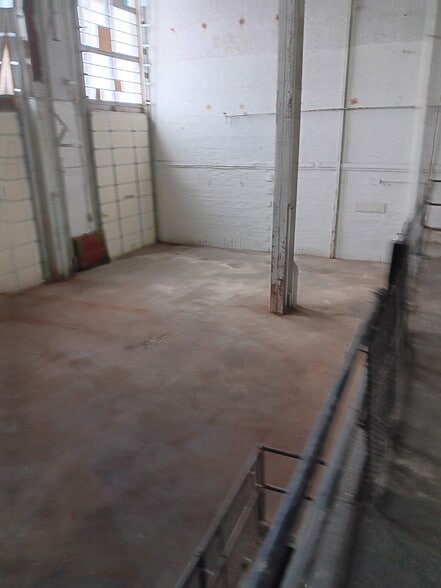 More Photos Of 34 Rapid St, Pontiac Warehouse For Sale