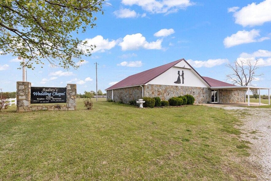 More Photos Of 58225 US-60, Fairland General Retail For Sale