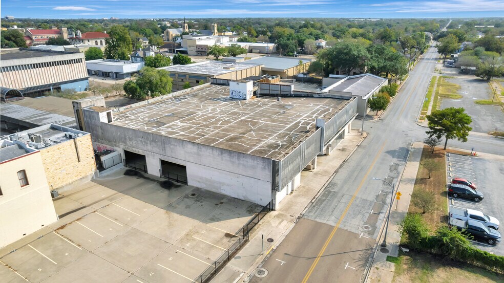 More Photos Of 120 S Main St, Victoria Office For Sale