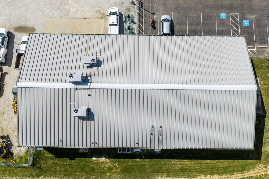 More Photos Of 2050 Reiser Ave SE, New Philadelphia Warehouse For Sale