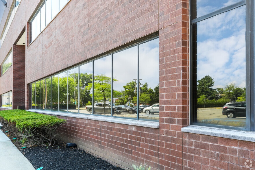 More Photos Of 825 Georges Rd, North Brunswick Office For Lease