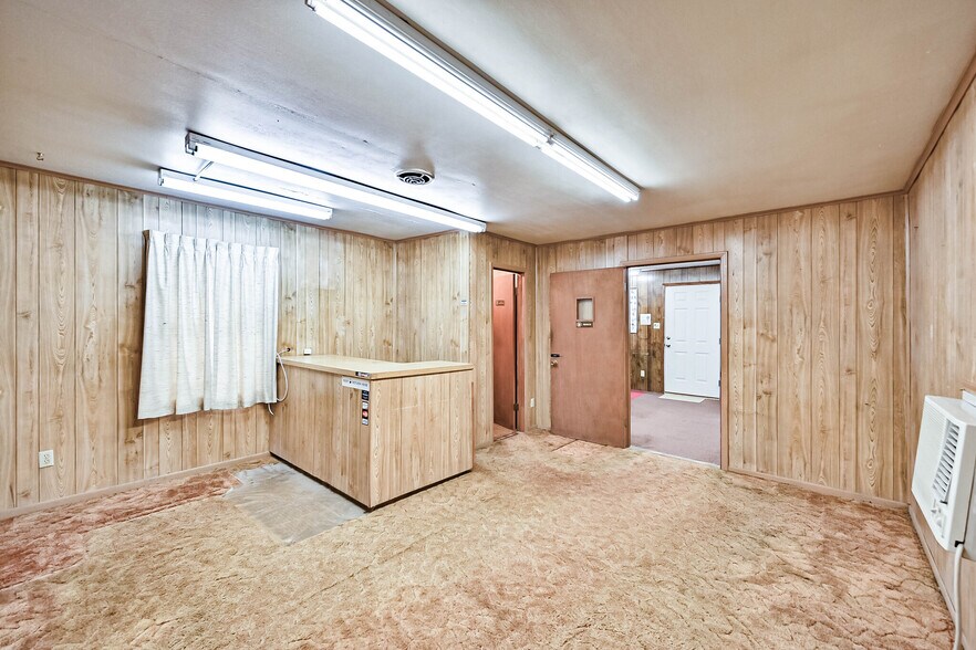More Photos Of 600 W 13th Ave, Corsicana Flex For Sale
