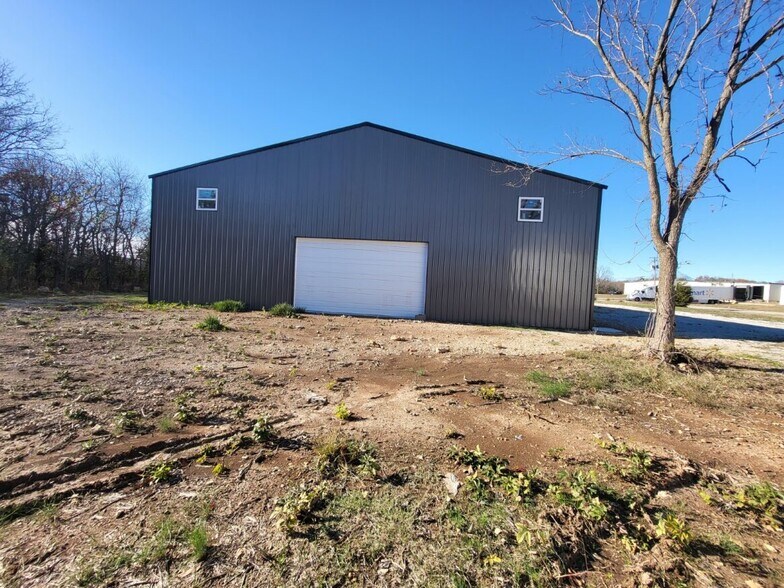 More Photos Of 841 Frances Ave, Neosho Flex For Sale