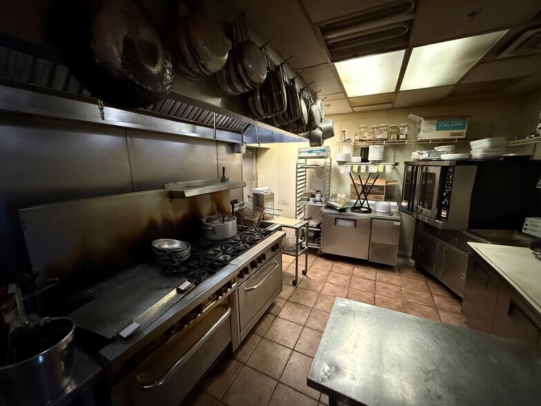 More Photos Of 210 Cedar St, St Charles Restaurant For Lease