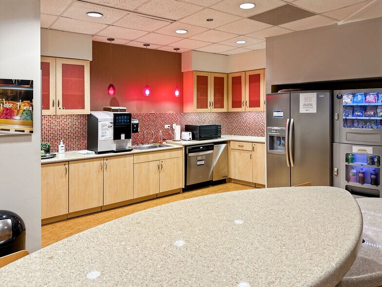 More Photos Of 200 S Wacker Dr, Chicago Office For Lease