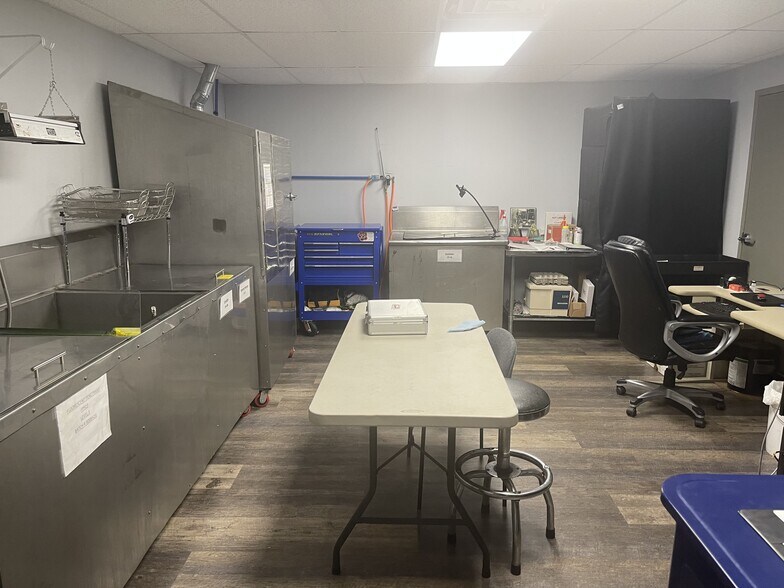 More Photos Of 4500 Green Point Dr, Greensboro Warehouse For Lease