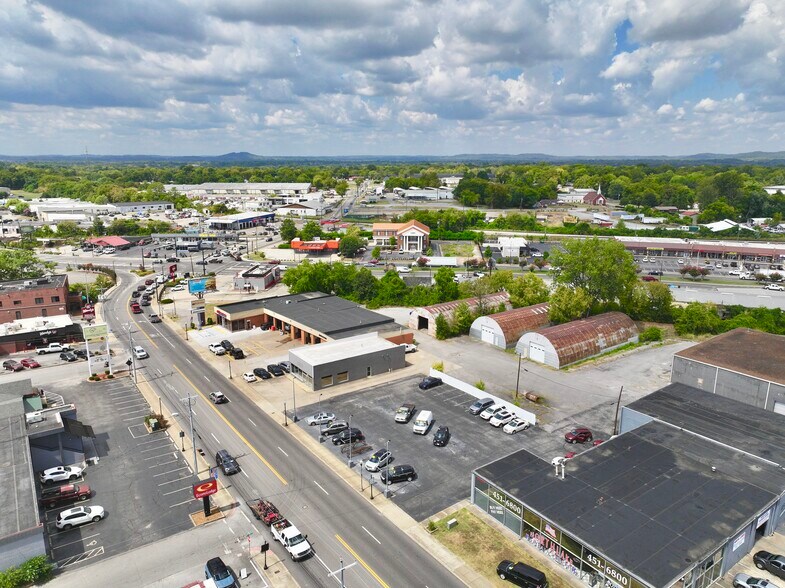More Photos Of 240 W Main St, Gallatin Freestanding For Lease