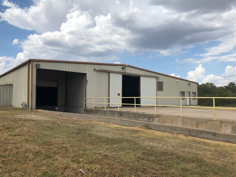 More Photos Of 1000 Ferguson Rd, Corsicana Warehouse For Sale