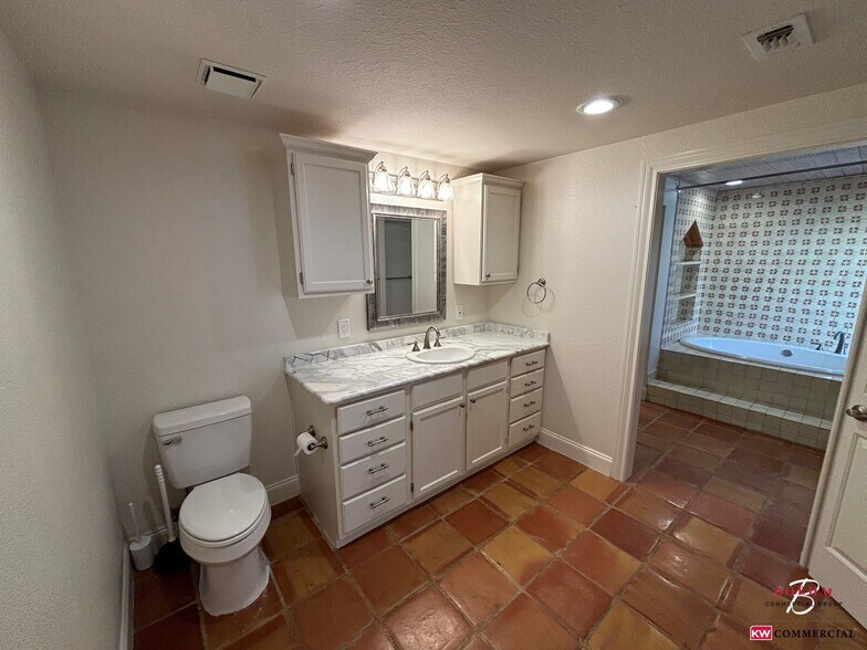 More Photos Of 39 Scenic Loop Rd, Boerne Office Residential For Lease