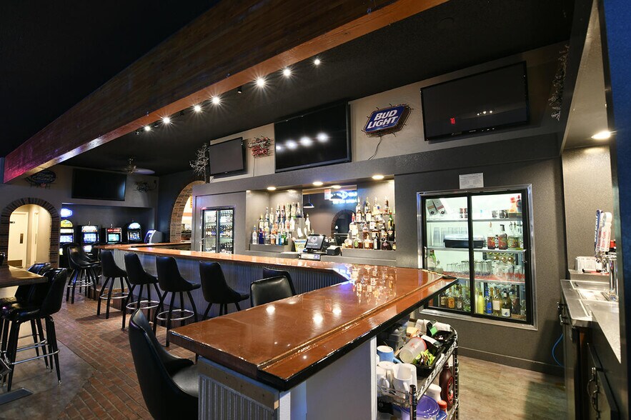 More Photos Of 239 Main St, Shelby Bar For Sale