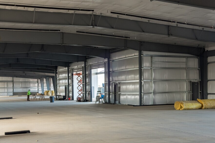 More Photos Of 2020 SW Deerhound Ave, Redmond Warehouse For Lease