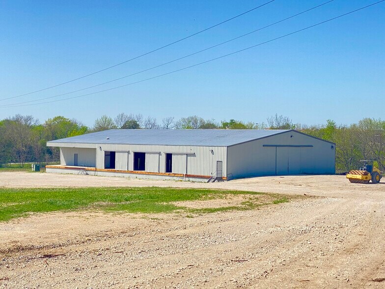 More Photos Of 1401 E Highway 82, Gainesville Industrial For Lease