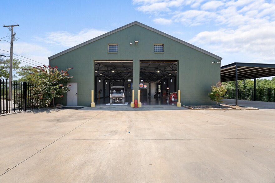 More Photos Of 1400 S Gribble St, Sherman Flex For Sale