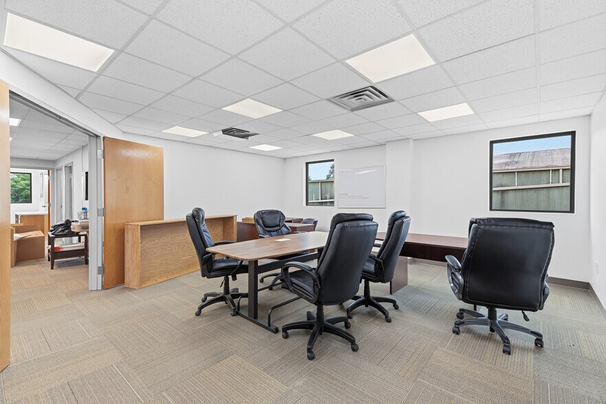 More Photos Of 2940 Fulks St, Lynchburg Showroom For Sale