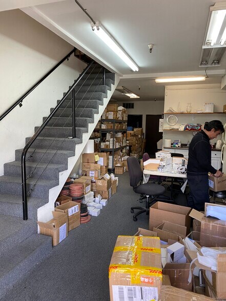 More Photos Of 2101 E 51st St, Vernon Manufacturing For Lease