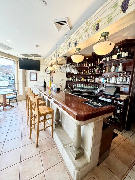 More Photos Of 908-912B Hempstead Tpke, Franklin Square Restaurant For Sale