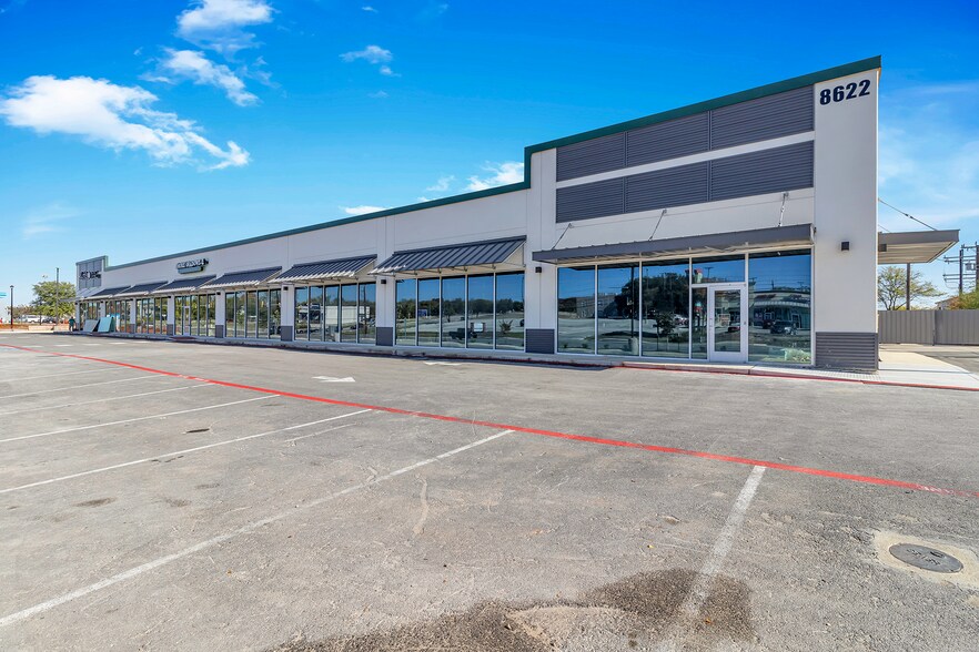 More Photos Of 8622 Huebner Rd, San Antonio Storefront For Lease
