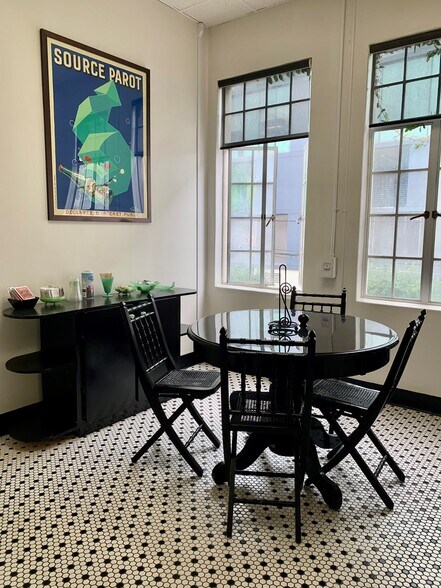 More Photos Of 7000 Romaine St, Los Angeles Showroom For Lease