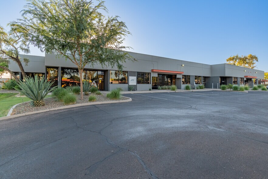 More Photos Of 2410 W Royal Palm Rd, Phoenix Light Manufacturing For Sale