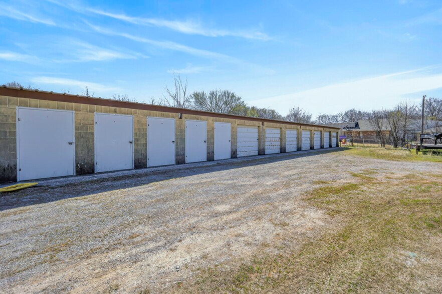 More Photos Of 1505 N Main St, Newcastle Warehouse For Sale