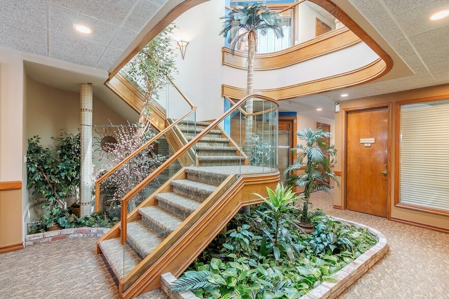 More Photos Of 22148 Sherman Way, Canoga Park Office For Lease