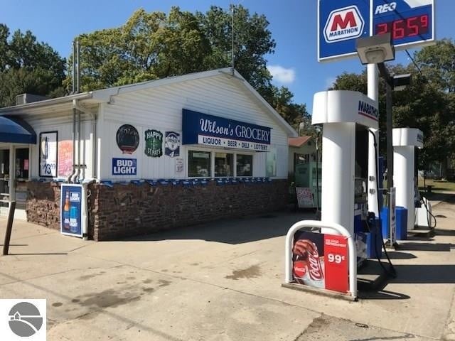 More Photos Of 10673 W Saint Charles Rd, Sumner Service Station For Sale