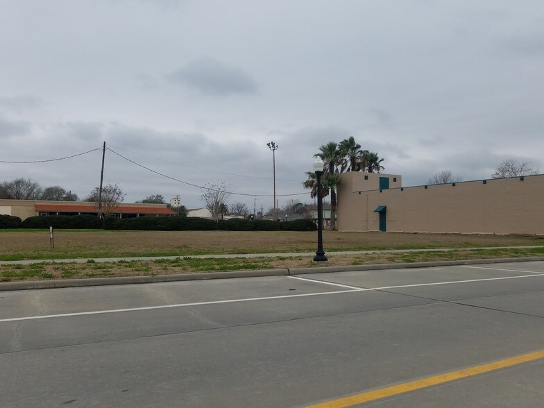 More Photos Of 221 6th St N, Texas City General Retail For Sale