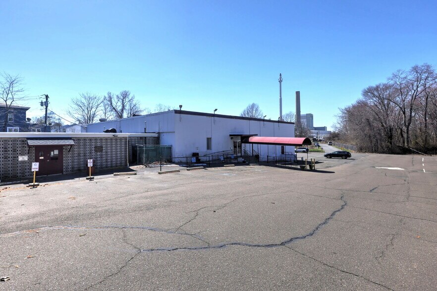 More Photos Of 560 Woodward Ave, New Haven Flex For Sale