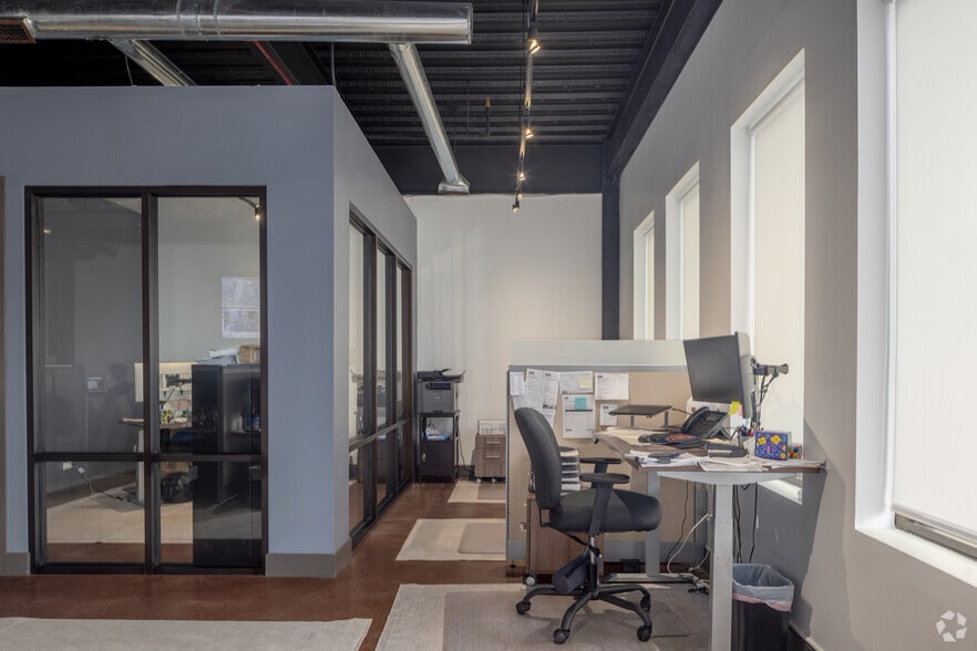 More Photos Of 365 Surryse Rd, Lake Zurich Office For Sale