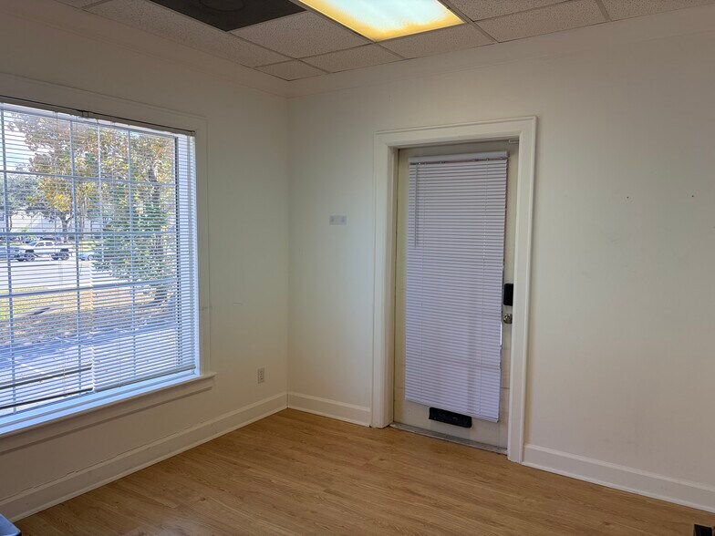 More Photos Of 12000 N Dale Mabry Hwy, Tampa Office For Lease