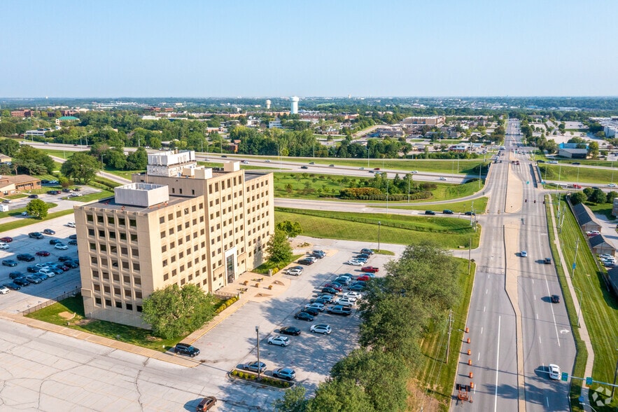 More Photos Of 1200 Valley West Dr, West Des Moines Office For Lease