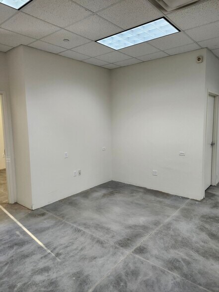 More Photos Of 1830 S Alma School Rd, Mesa Office For Sale