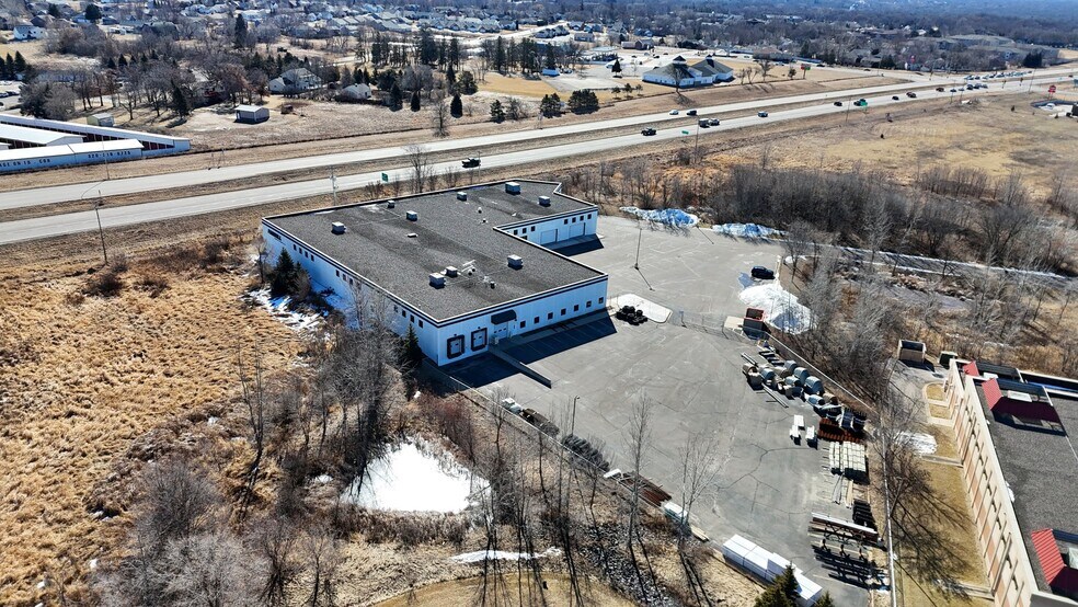 More Photos Of 300 14th Ave E, Sartell Showroom For Lease