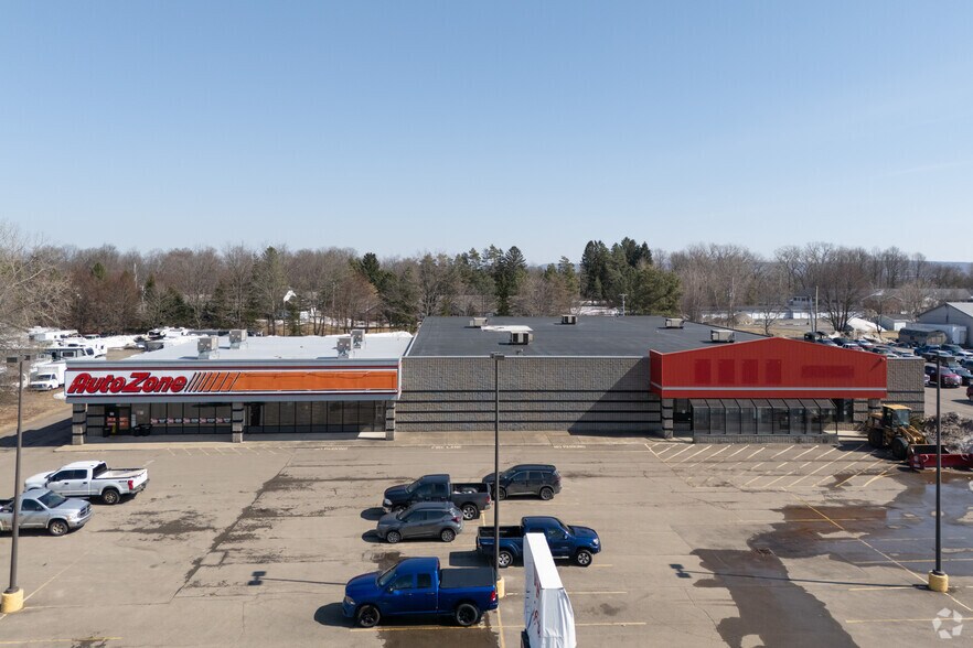 More Photos Of 100 S Cascade Dr, Springville Freestanding For Lease