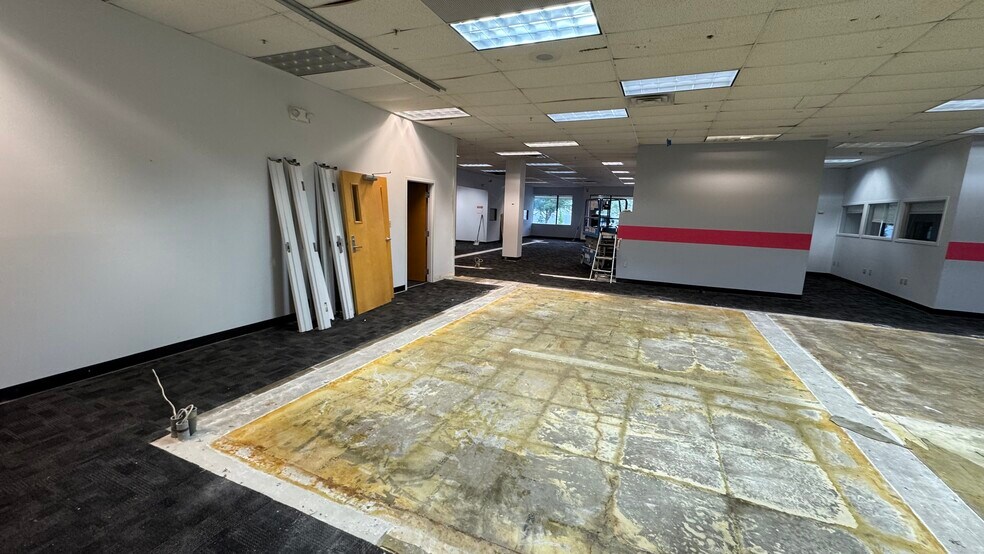 More Photos Of 3864 Courtney St, Bethlehem Flex For Lease