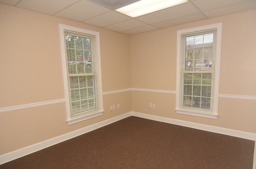 More Photos Of 103 Springfield Center Dr, Woodstock Office For Lease