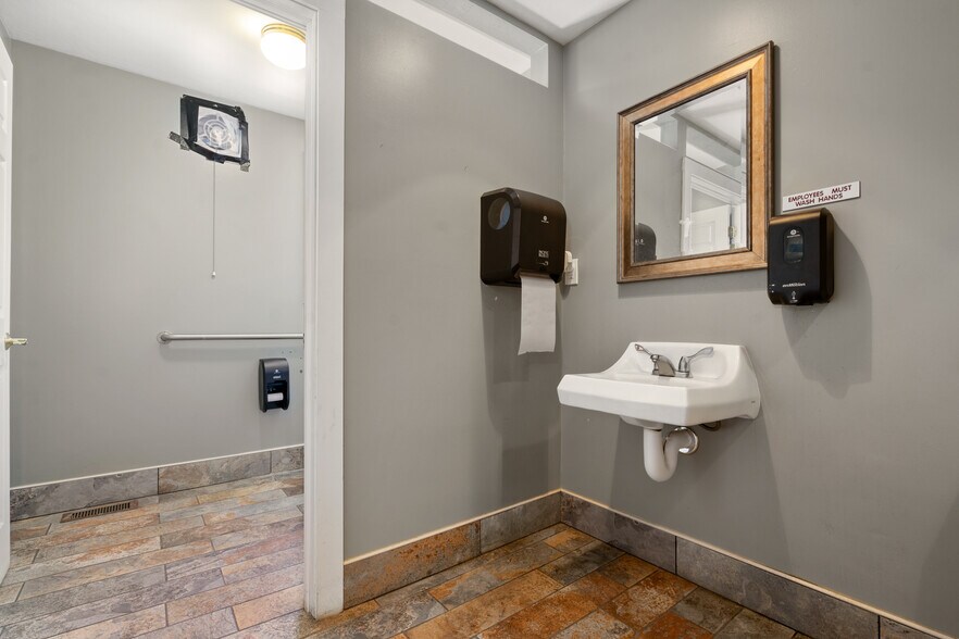 More Photos Of 13 Park Ave, Hadley Restaurant For Sale