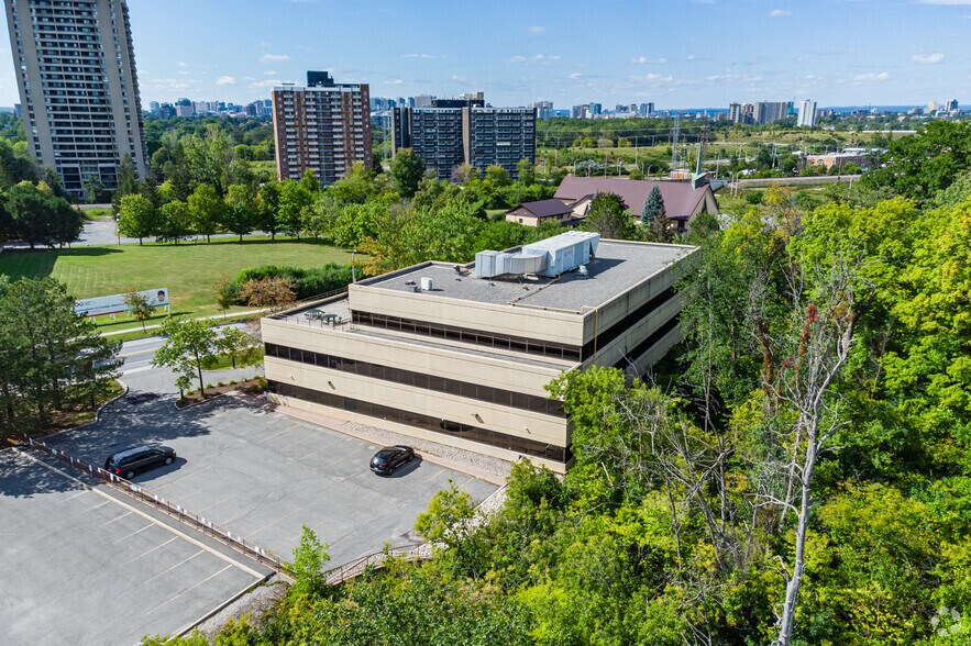 More Photos Of 1785 Alta Vista Dr, Ottawa Office For Lease