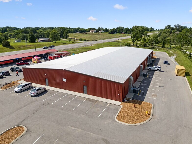 More Photos Of 4070 Old Highway 431, Greenbrier Freestanding For Sale