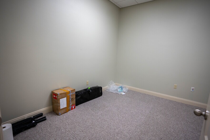 More Photos Of 5602 Marquesas Cir, Sarasota Office For Sale
